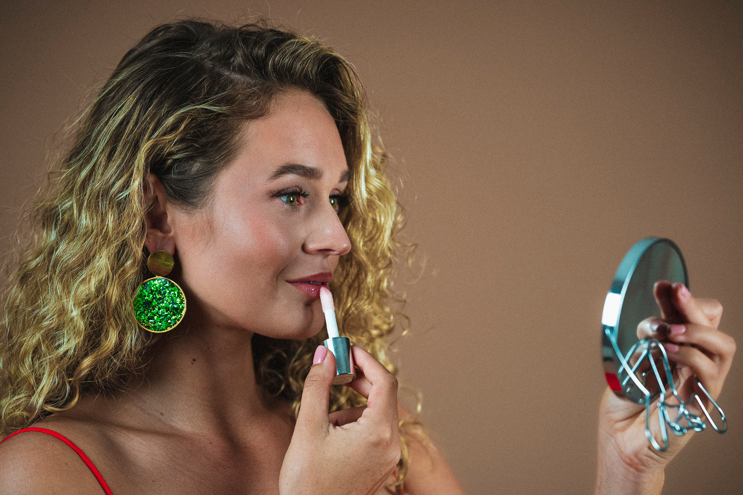 DAISY EARRINGS GREEN FLAKES