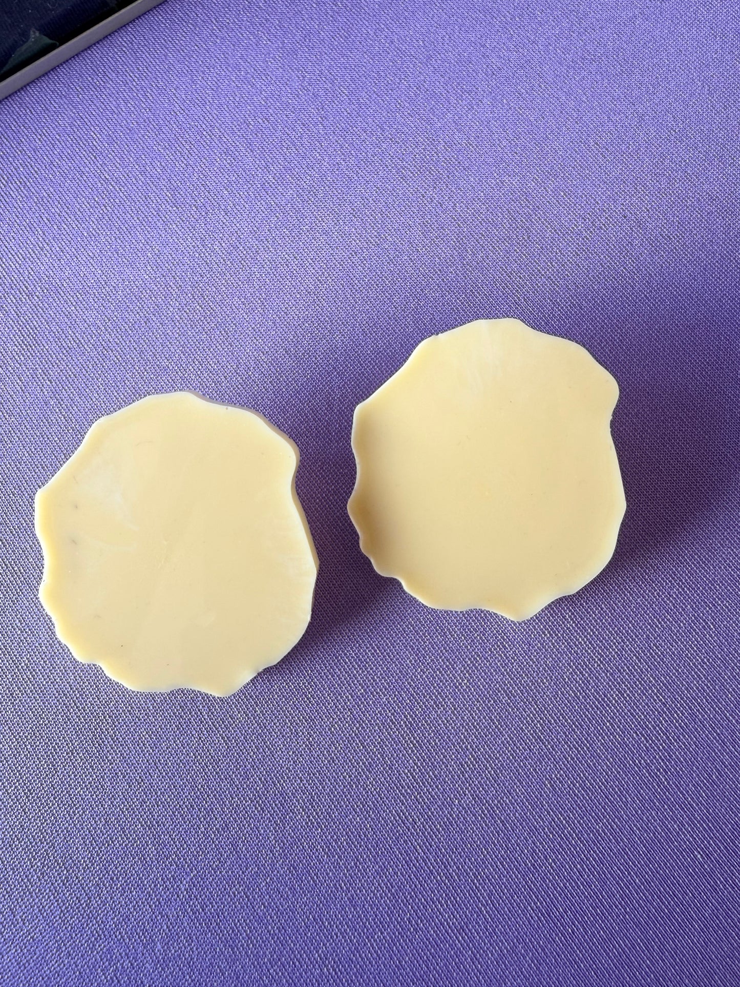 TINA STUDS PASTEL YELLOW
