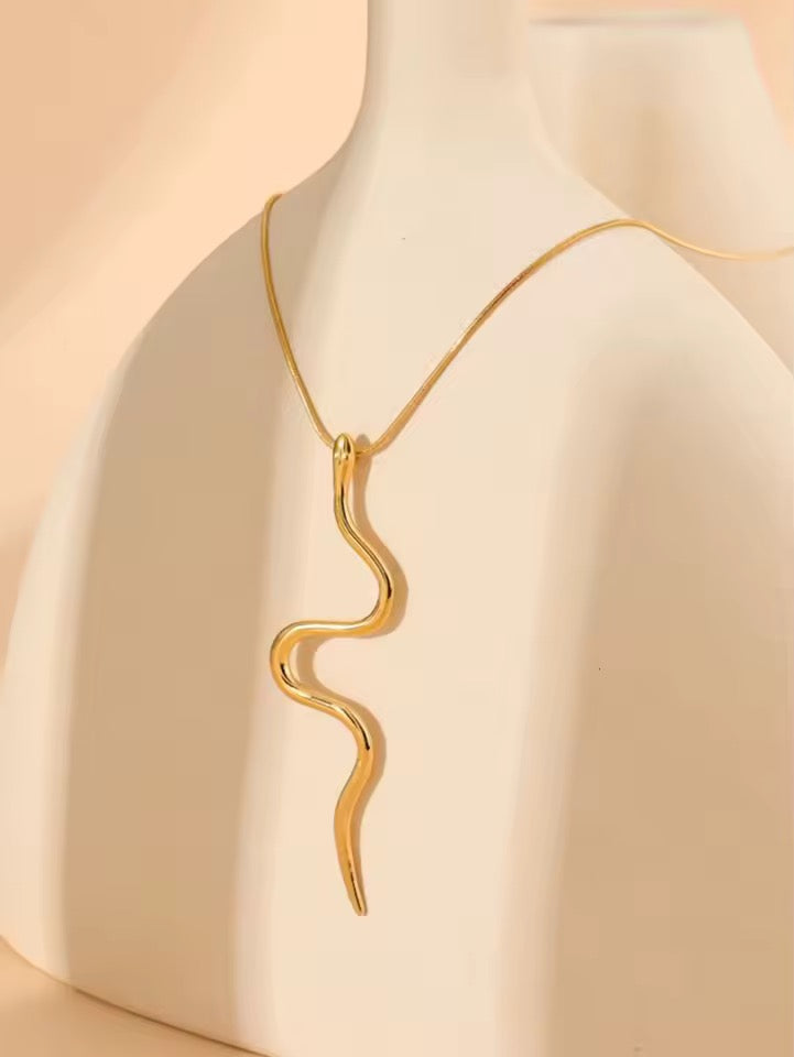 SNAKE PENDANT NECKLACE