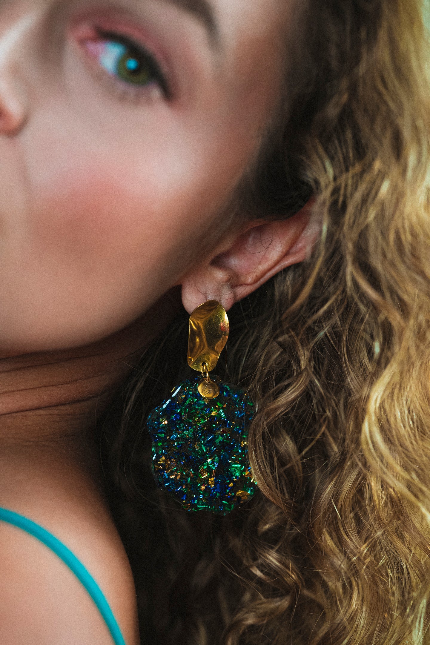 AIRY EARRINGS BLUE AND GREEN SPARKLES