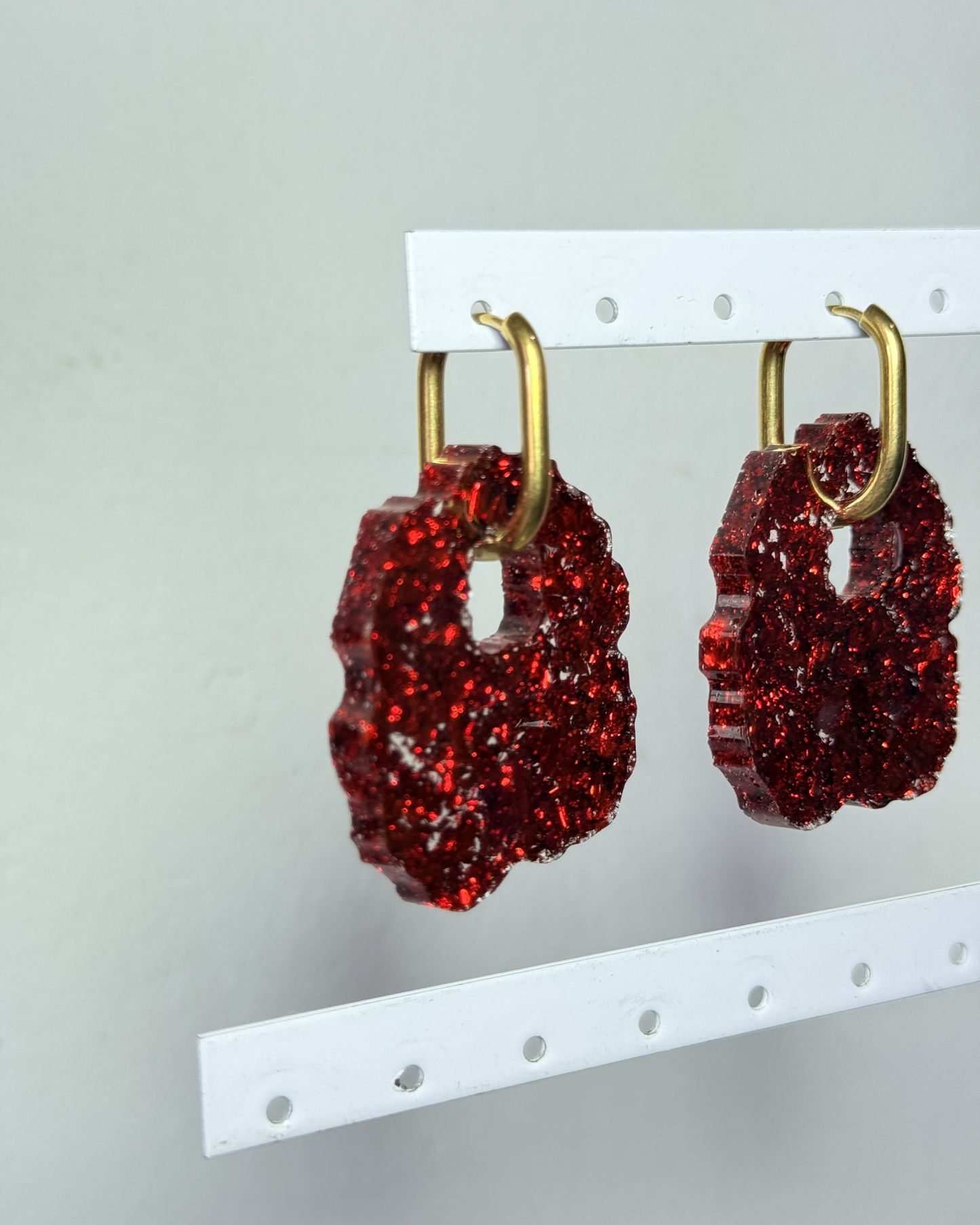 TINY EARRINGS RED SPARKLE