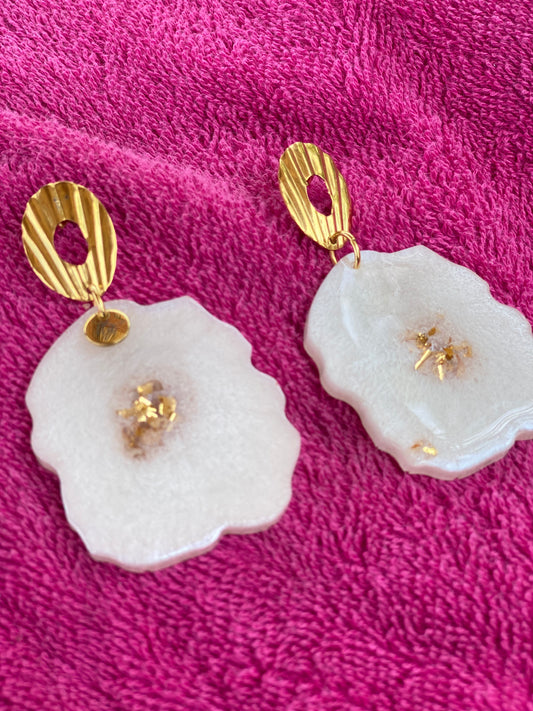 AIRY OYSTER INSPIRED EARRINGS