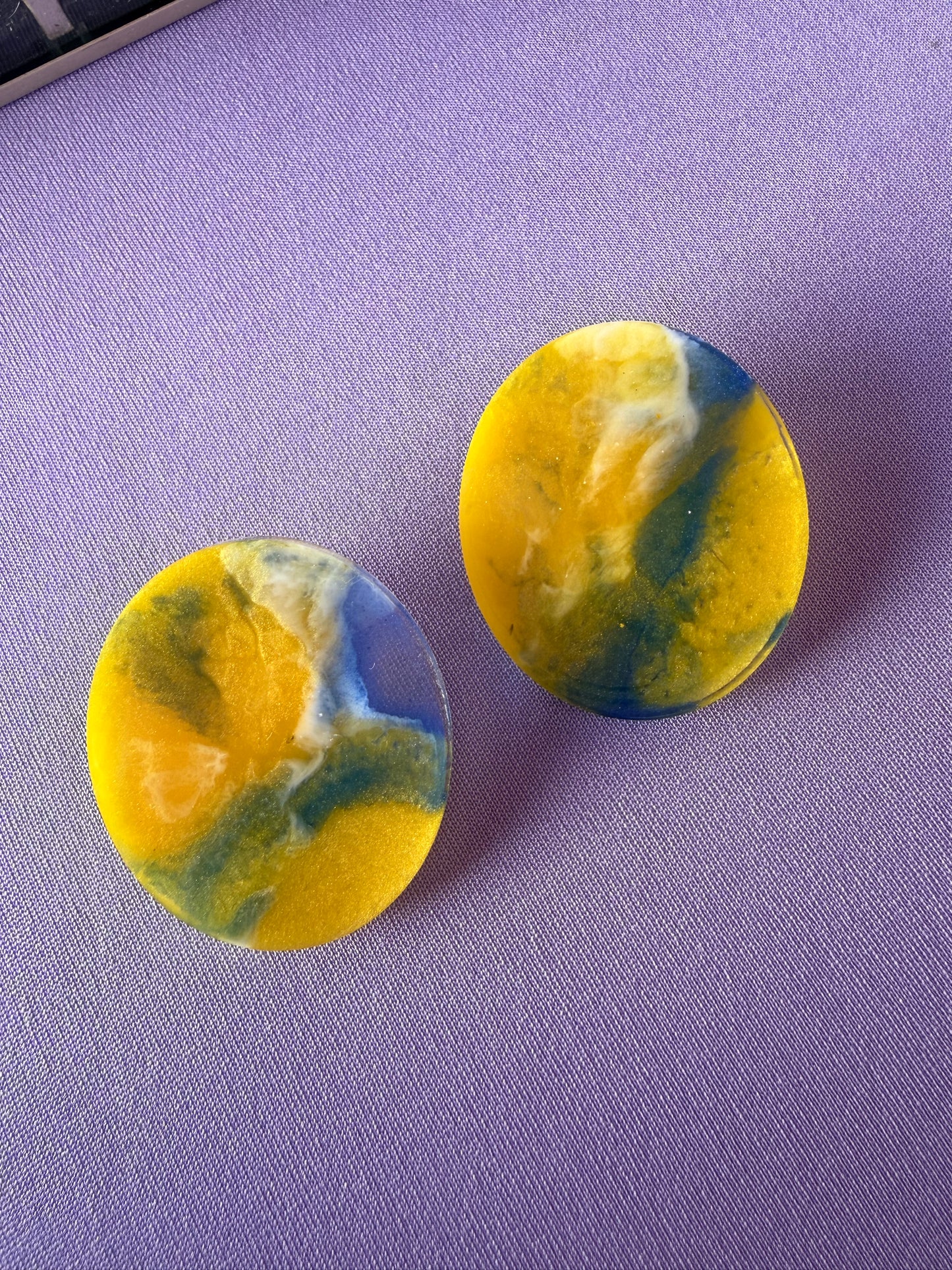 OLIVIA STUDS YELLOW & BLUE