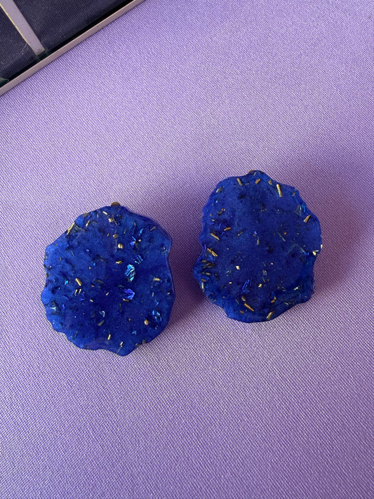 TINA STUDS BLUE FLAKES